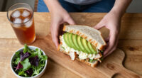 Tortino Di Pollo E Maionese Con Avocado